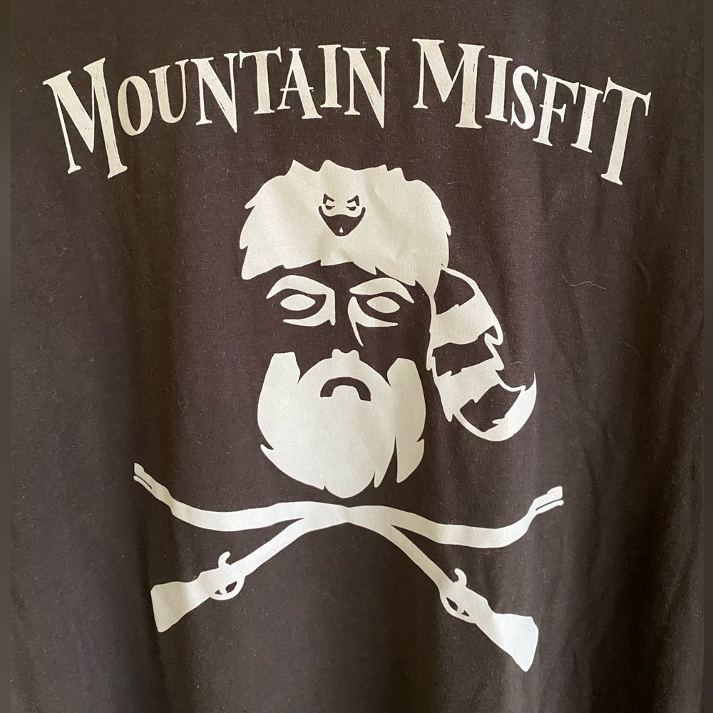 Mountain Misfit 2XL Men's lightweight T-shirt.New! Poly cotton blend. Black/gray